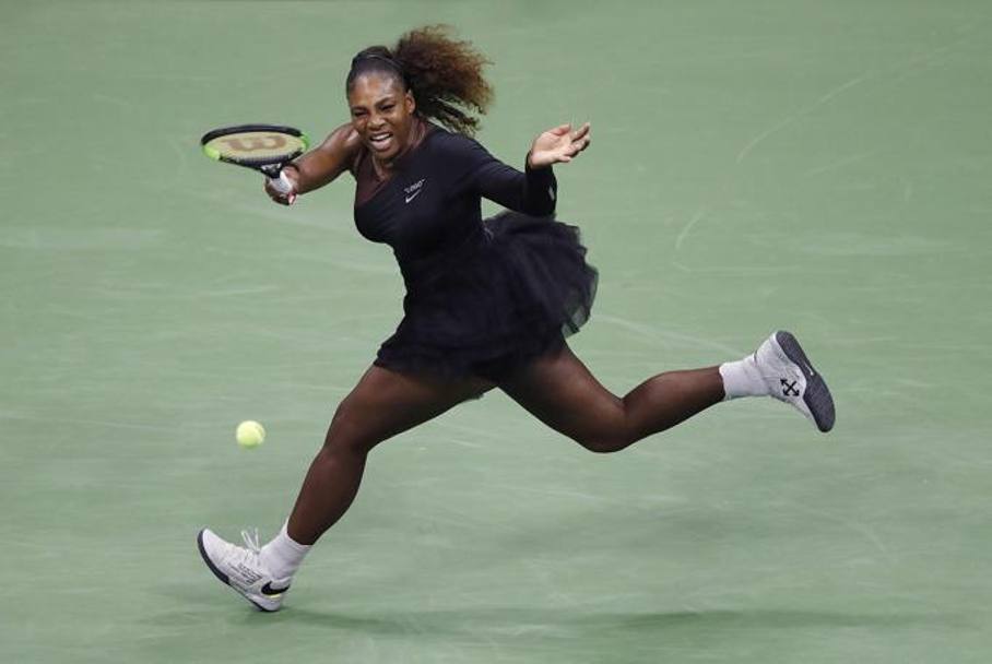 Serena Williams si  presentata agli US Open con un nuovo completo. Epa